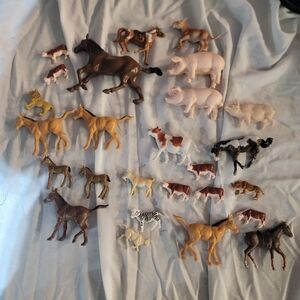 Farm Animal Toy Set - Pigs, Horses, Cows Etc